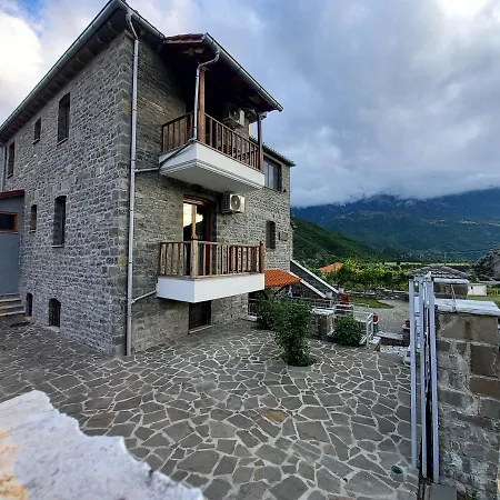 The Stone House Apartahotel *