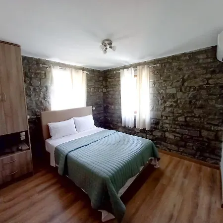 شقة فندقية The Stone House Përmet