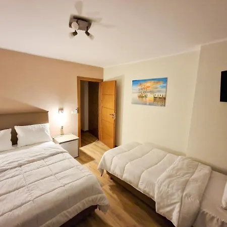 The Stone House מלון דירות