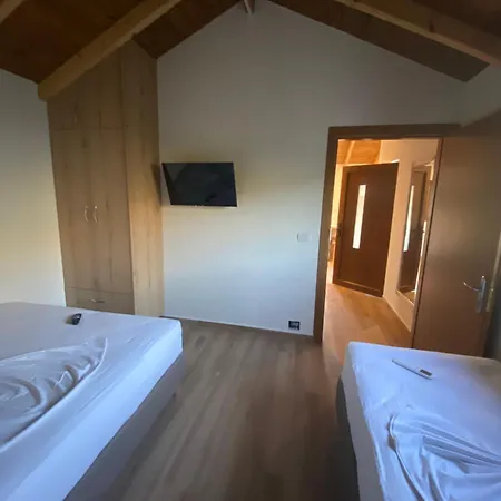 The Stone House מלון דירות Përmet