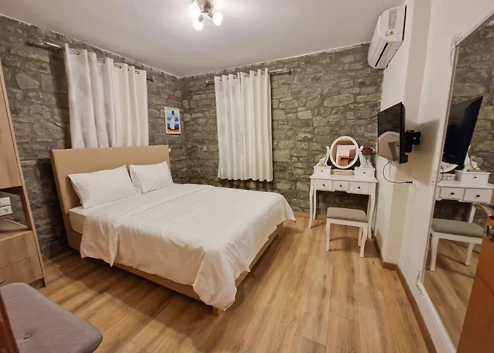 The Stone House 公寓式酒店 Përmet