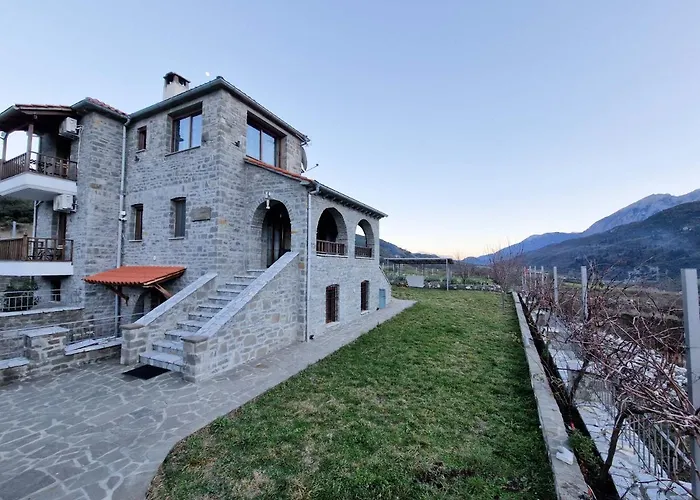 The Stone House 公寓式酒店 Përmet