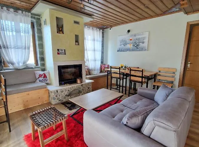 The Stone House 公寓式酒店 Përmet