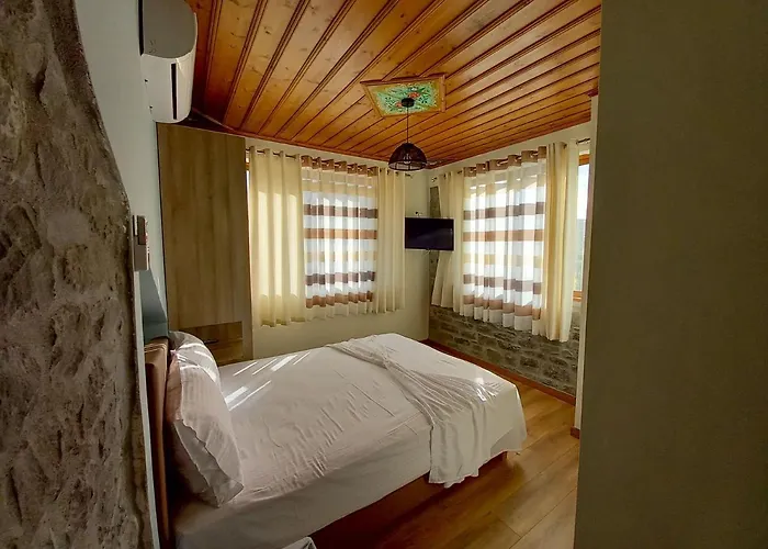 The Stone House 公寓式酒店 Përmet