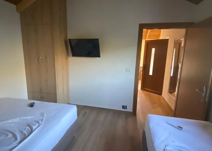 The Stone House 公寓式酒店 Përmet